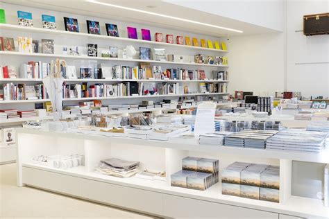 boutique fondation louis vuitton